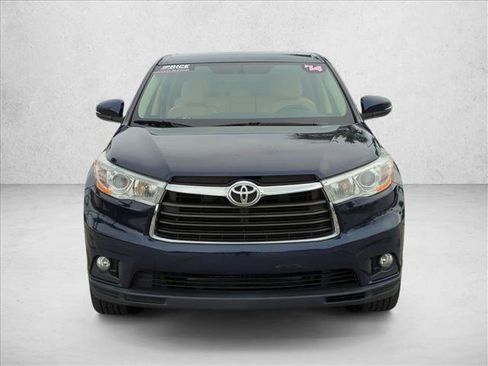 Used 2014 Toyota Highlander Plus FWD image 2