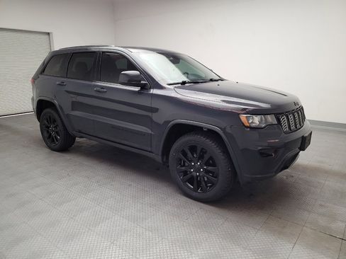 Used 2018 Jeep Grand Cherokee Altitude AWD/4WD image 11