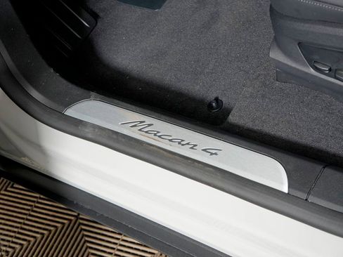 New 2026 Porsche Macan 4 Electric image 18