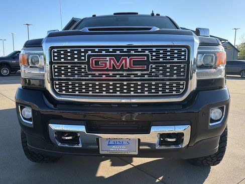 Used 2018 GMC Sierra 2500 Denali w/ Duramax Plus Package AWD/4WD image 37