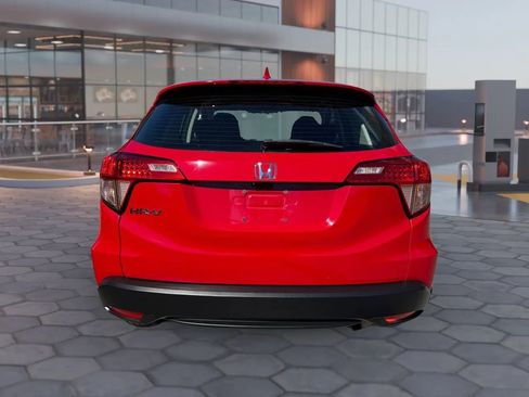 Used 2017 Honda HR-V LX image 4