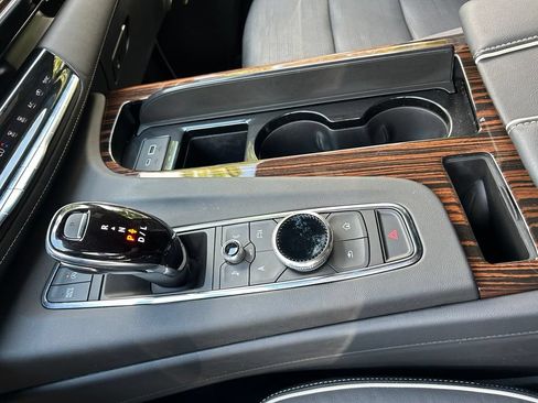 Used 2023 Cadillac Escalade Premium Luxury AWD/4WD image 35