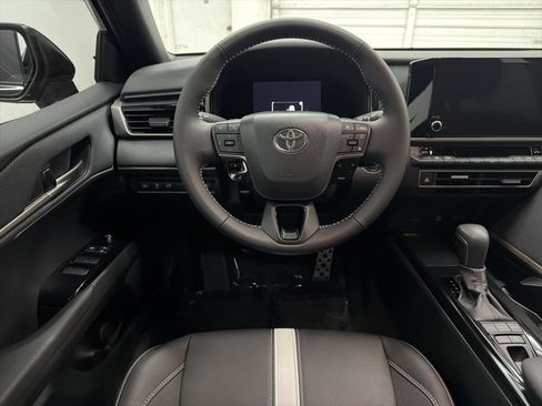 Used 2025 Toyota Camry SE image 19