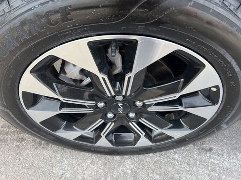 Certified 2024 Kia Carnival EX image 40