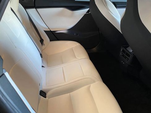 Used 2019 Tesla Model S Standard Range image 7