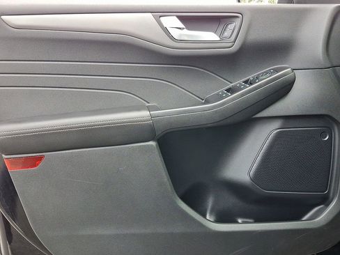 Used 2025 Ford Escape SE image 13