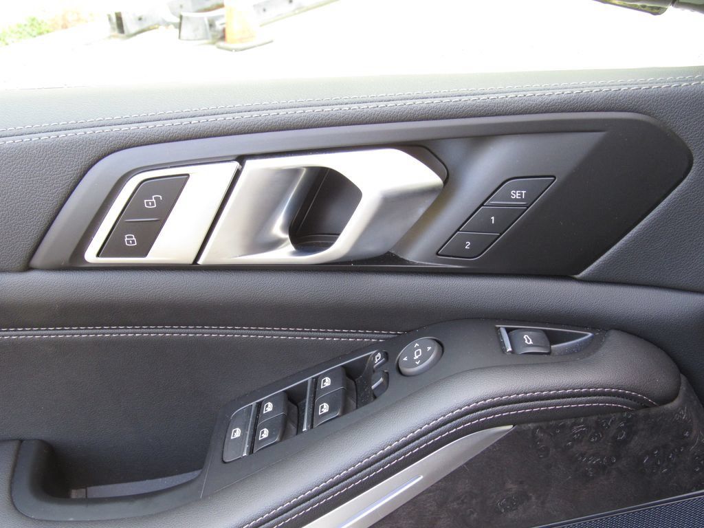 Used 2023 BMW X5 xDrive45e w/ Executive Package AWD/4WD image 38