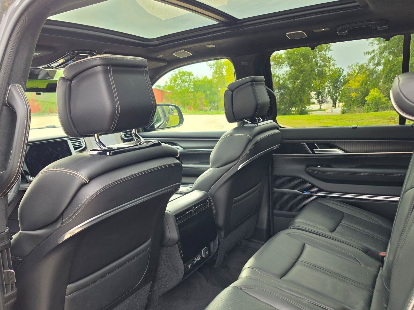 Used 2025 Jeep Grand Wagoneer Series II Obsidian w/ Quick Order Packagew 28T AWD/4WD image 10