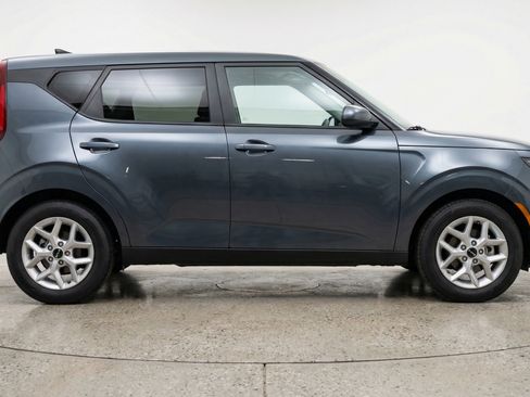 Used 2025 Kia Soul FWD image 11