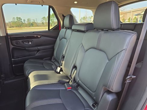 Used 2024 Honda Pilot Touring image 16