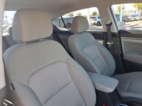 Used 2017 Hyundai Elantra SE image 12