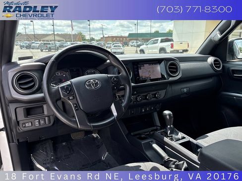 Used 2019 Toyota Tacoma TRD Off-Road AWD/4WD image 15