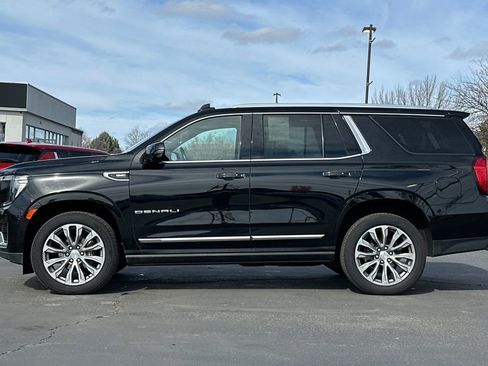 Used 2021 GMC Yukon Denali w/ Denali Premium Package AWD/4WD image 7