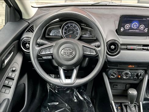 Used 2019 Toyota Yaris LE image 8