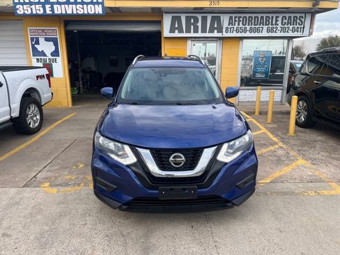 Used 2019 Nissan Rogue SV FWD image 2