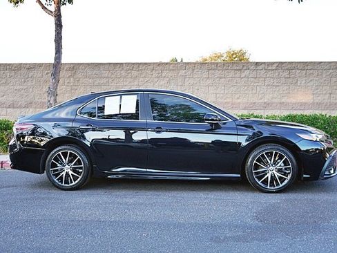 Used 2022 Toyota Camry SE image 7