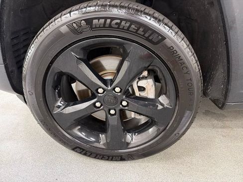 Used 2023 Jeep Grand Cherokee L Laredo AWD/4WD image 31