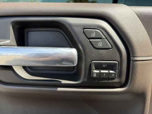 Used 2019 Chevrolet Silverado 1500 LTZ w/ Z71 Off-Road Package AWD/4WD image 10