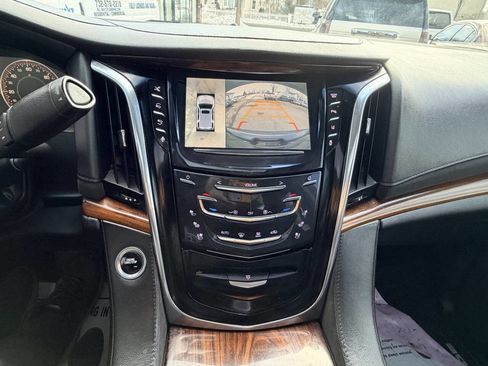 Used 2015 Cadillac Escalade Premium image 23
