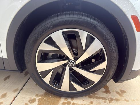 Used 2021 Volkswagen ID.4 Pro S w/ Gradient Package image 19