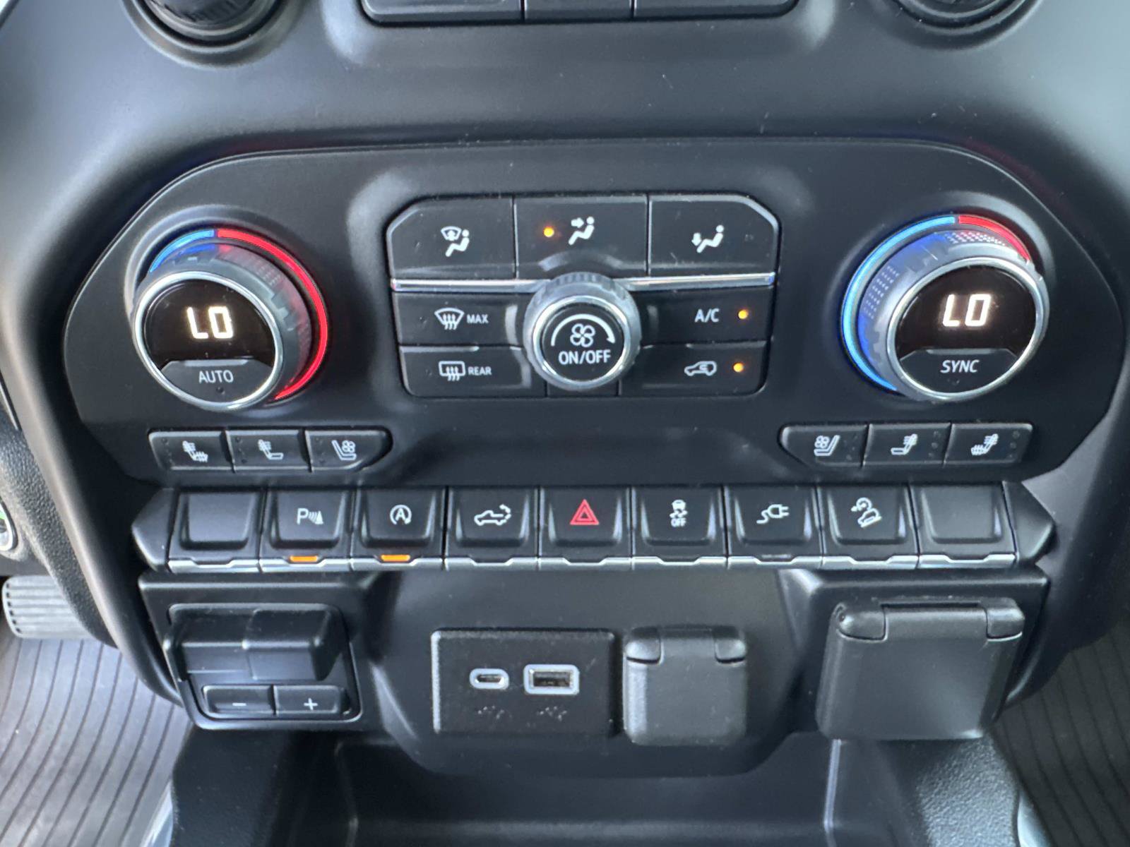 Used 2022 Chevrolet Silverado 1500 LTZ AWD/4WD image 32