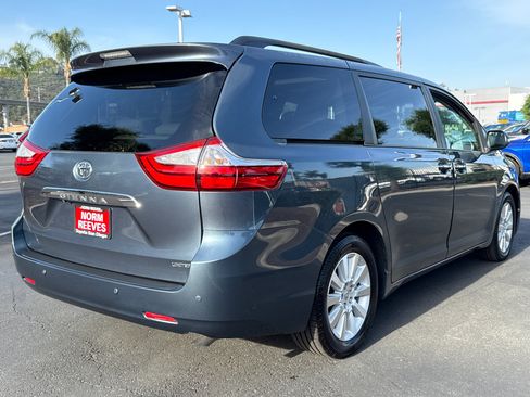 Used 2015 Toyota Sienna Limited Premium FWD image 12
