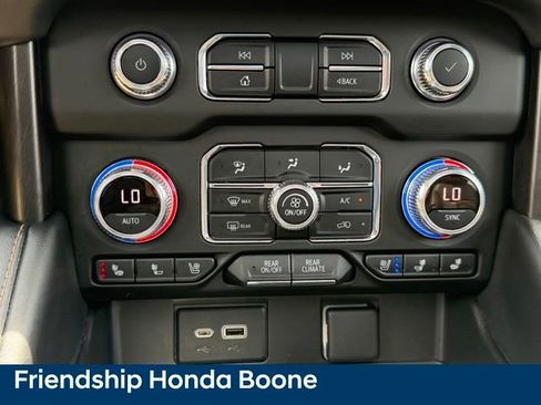 Used 2022 GMC Yukon XL AT4 w/ Technology Package AWD/4WD image 31