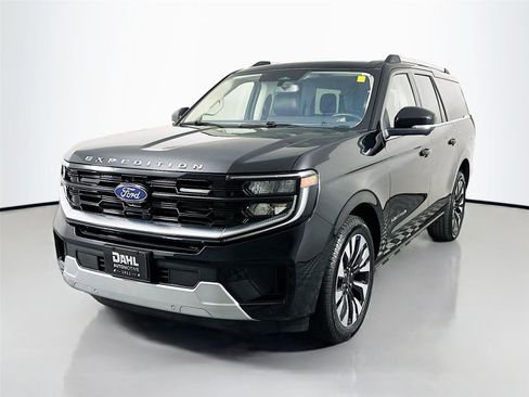 Used 2025 Ford Expedition Max Platinum w/ Driver's Package AWD/4WD image 4