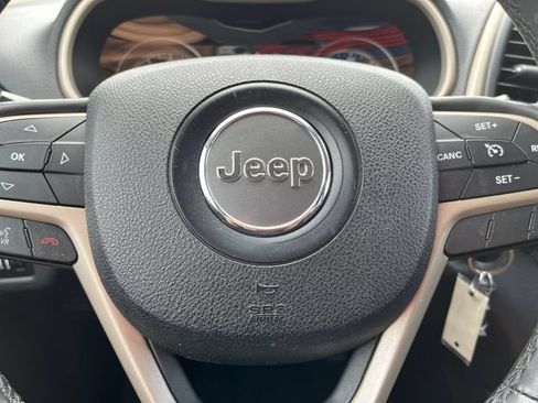 Used 2016 Jeep Cherokee Latitude FWD image 5