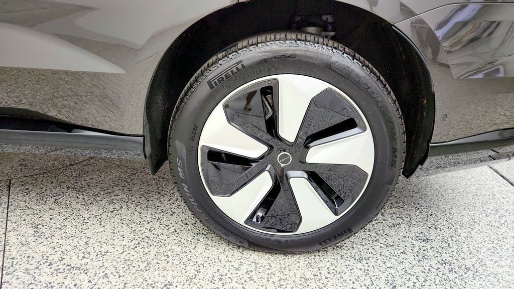 Used 2025 Volvo EX90 Plus AWD/4WD image 9