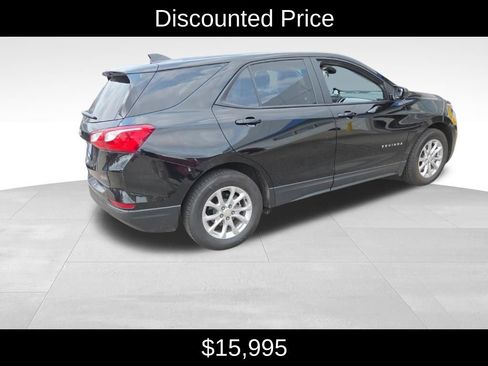 Used 2021 Chevrolet Equinox LS w/ LS Convenience Package FWD image 3