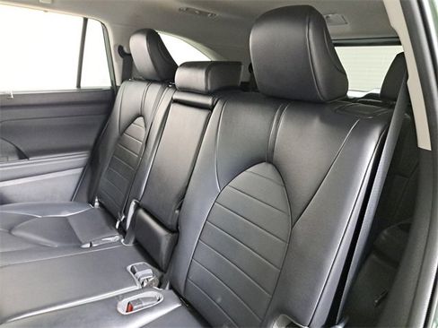 Used 2023 Toyota Highlander XLE image 13