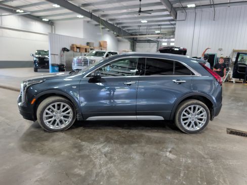 Used 2019 Cadillac XT4 Premium Luxury w/ Cold Weather Package AWD/4WD image 5