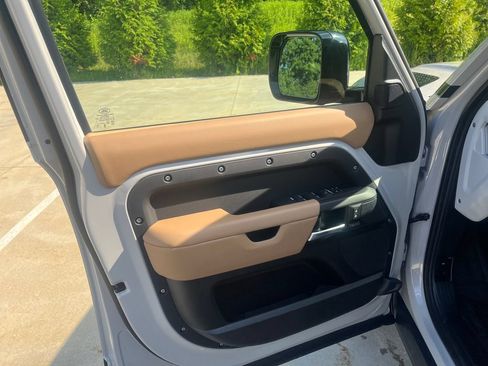 New 2026 Land Rover Defender 110 X-Dynamic SE AWD/4WD image 10