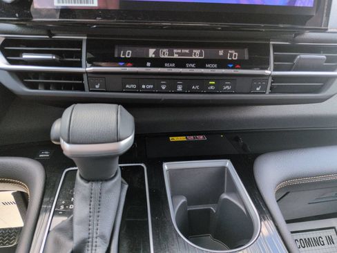 Certified 2025 Toyota Sienna XLE Woodland Edition AWD/4WD image 18