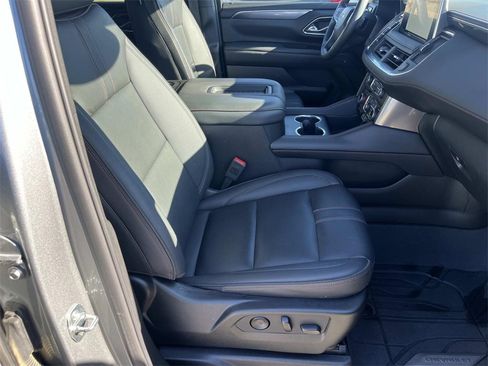 Used 2024 Chevrolet Suburban RST w/ Luxury Package image 32
