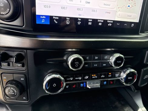 Used 2024 Ford F250 Lariat w/ Lariat Ultimate Package AWD/4WD image 29