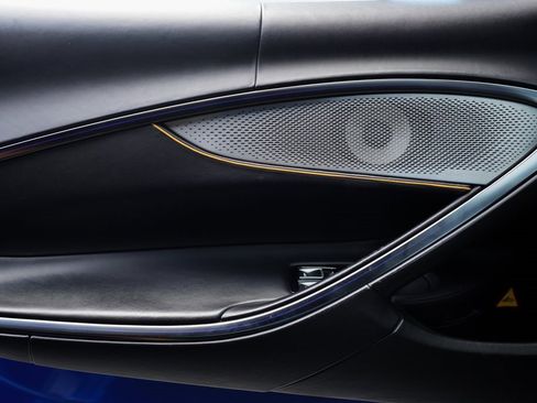 Used 2023 McLaren Artura image 32