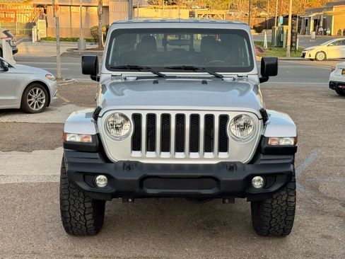 Used 2022 Jeep Gladiator Sport image 3