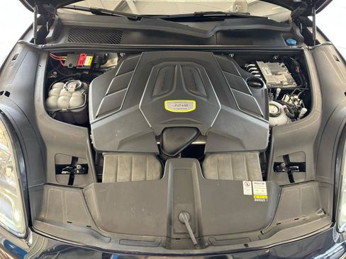 Used 2022 Porsche Cayenne Platinum Edition AWD/4WD image 32