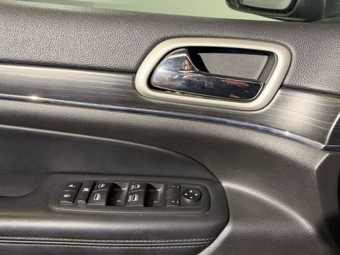 Used 2020 Jeep Grand Cherokee Limited w/ Luxury Group II image 12