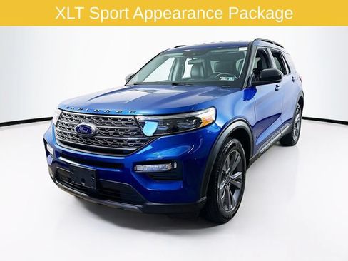 Certified 2023 Ford Explorer XLT w/ Equipment Group 202A AWD/4WD image 3