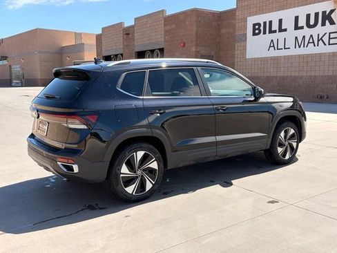 Used 2026 Volkswagen Taos SE AWD/4WD image 7