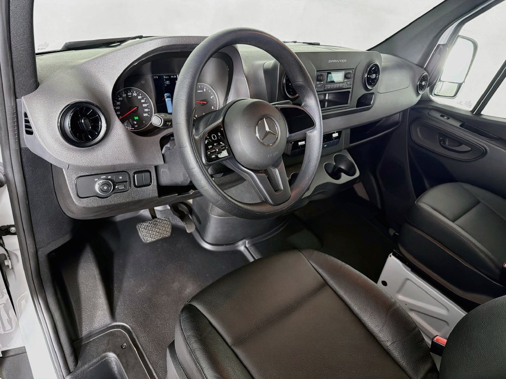 Used 2024 Mercedes-Benz Sprinter 2500 image 9