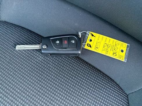 Certified 2025 Toyota RAV4 LE FWD image 33