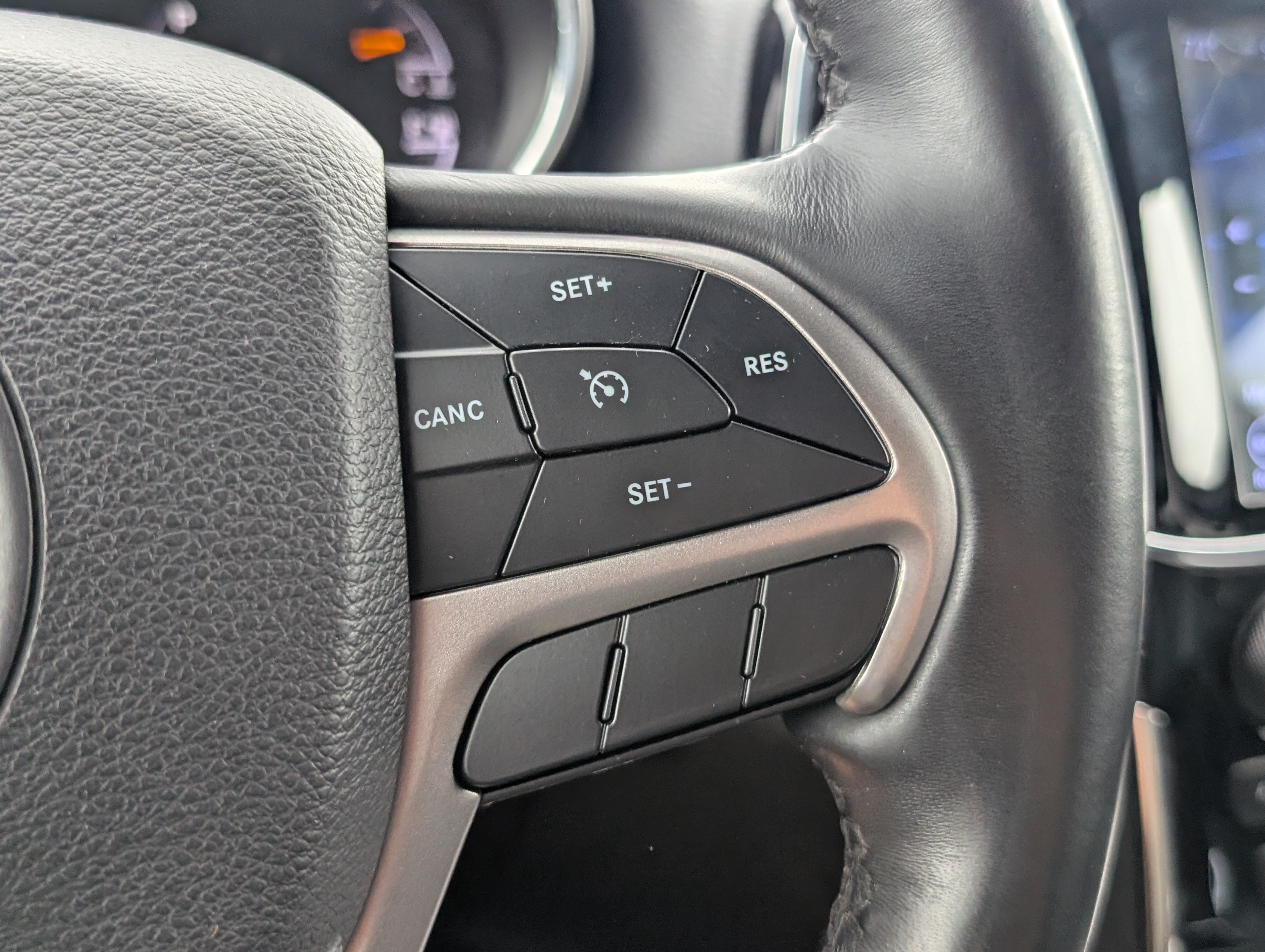 Used 2019 Jeep Grand Cherokee Altitude AWD/4WD image 24