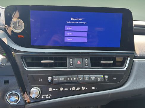 Used 2024 Lexus ES 300h w/ Premium Package FWD image 30