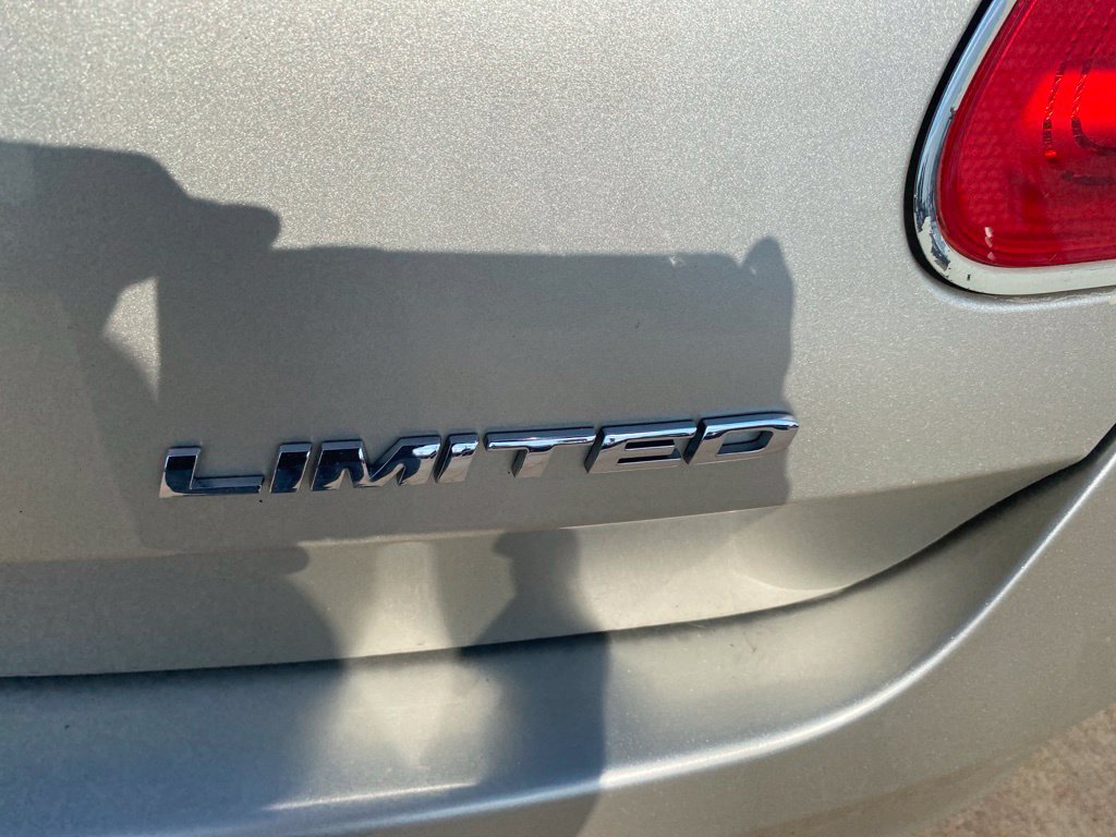 Used 2010 Ford Taurus Limited FWD image 12