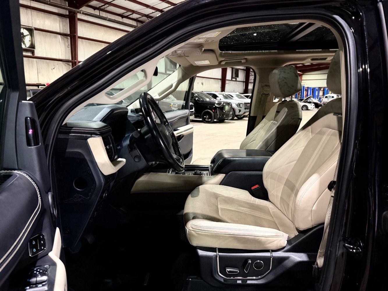 Used 2023 Ford Expedition Max Platinum AWD/4WD image 13