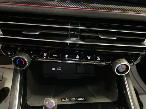 Used 2024 Chevrolet Traverse RS image 19